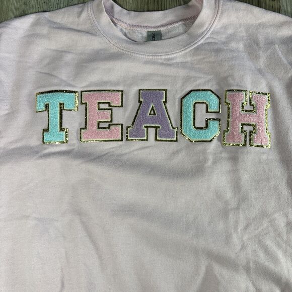 TEACH Letter Art Teacher Chic Patchwork Crewneck Gilden Sweatshirt Size Medium - Picture 4 of 11